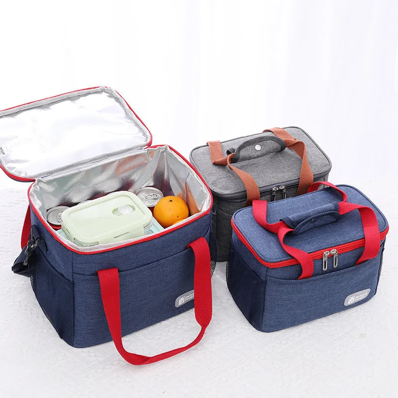 Insulated crossbody picnic cooler bag with shoulder strap in Oxford cloth