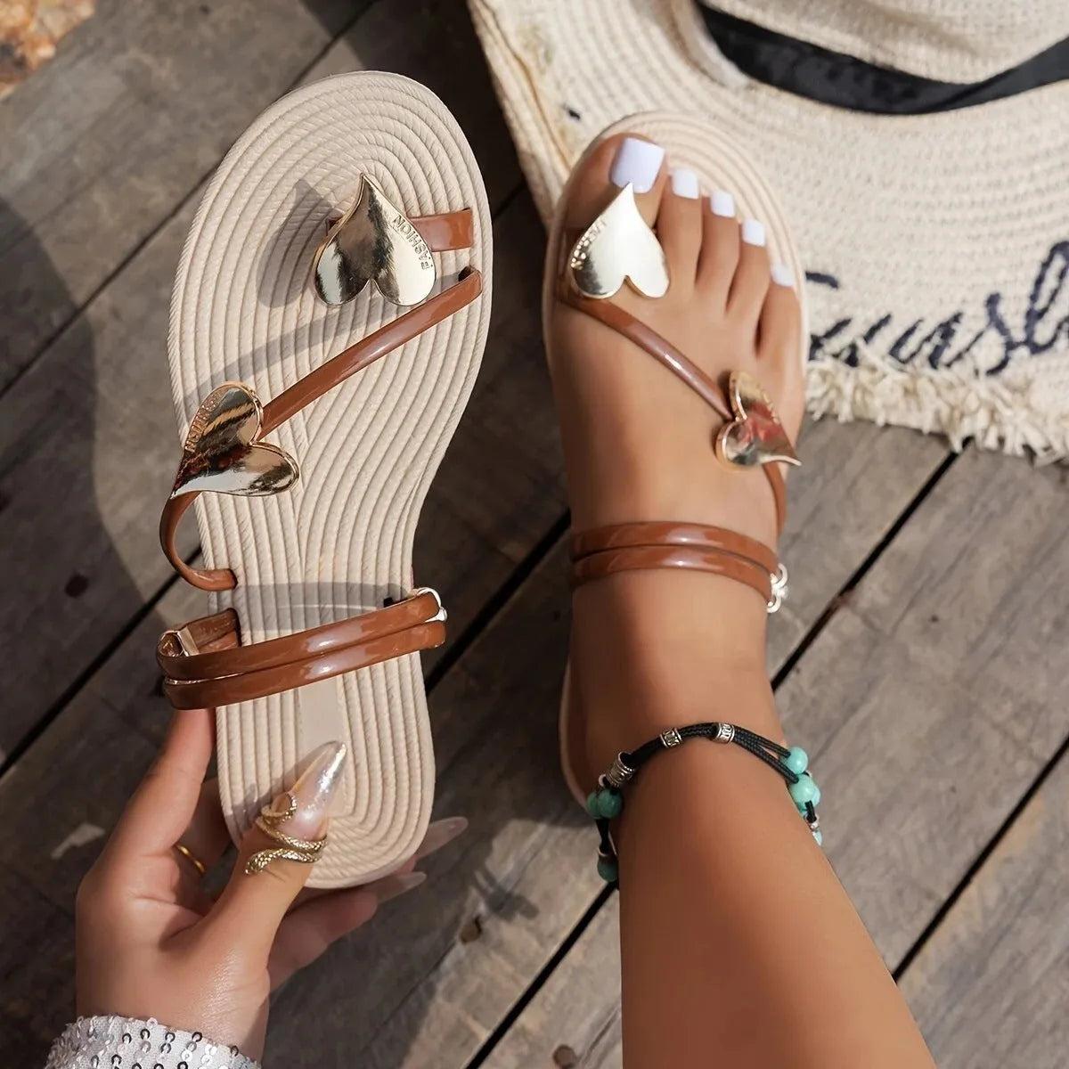 Women's flat sandals with decorative bow detail in white, made from PU and EVA material
