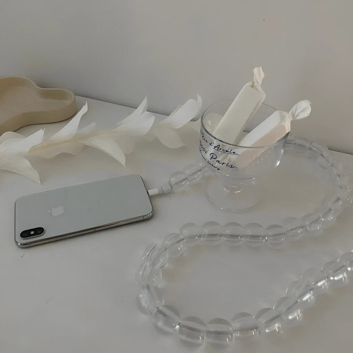 Transparent bead mobile phone data cable, 1m straight head single connector charging lead