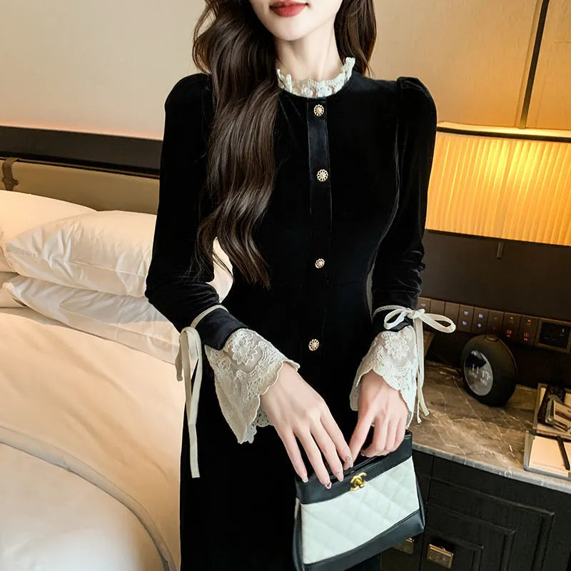French lace spliced velvet dress for men and women, black, long sleeve, mid-rise waist on a hanger