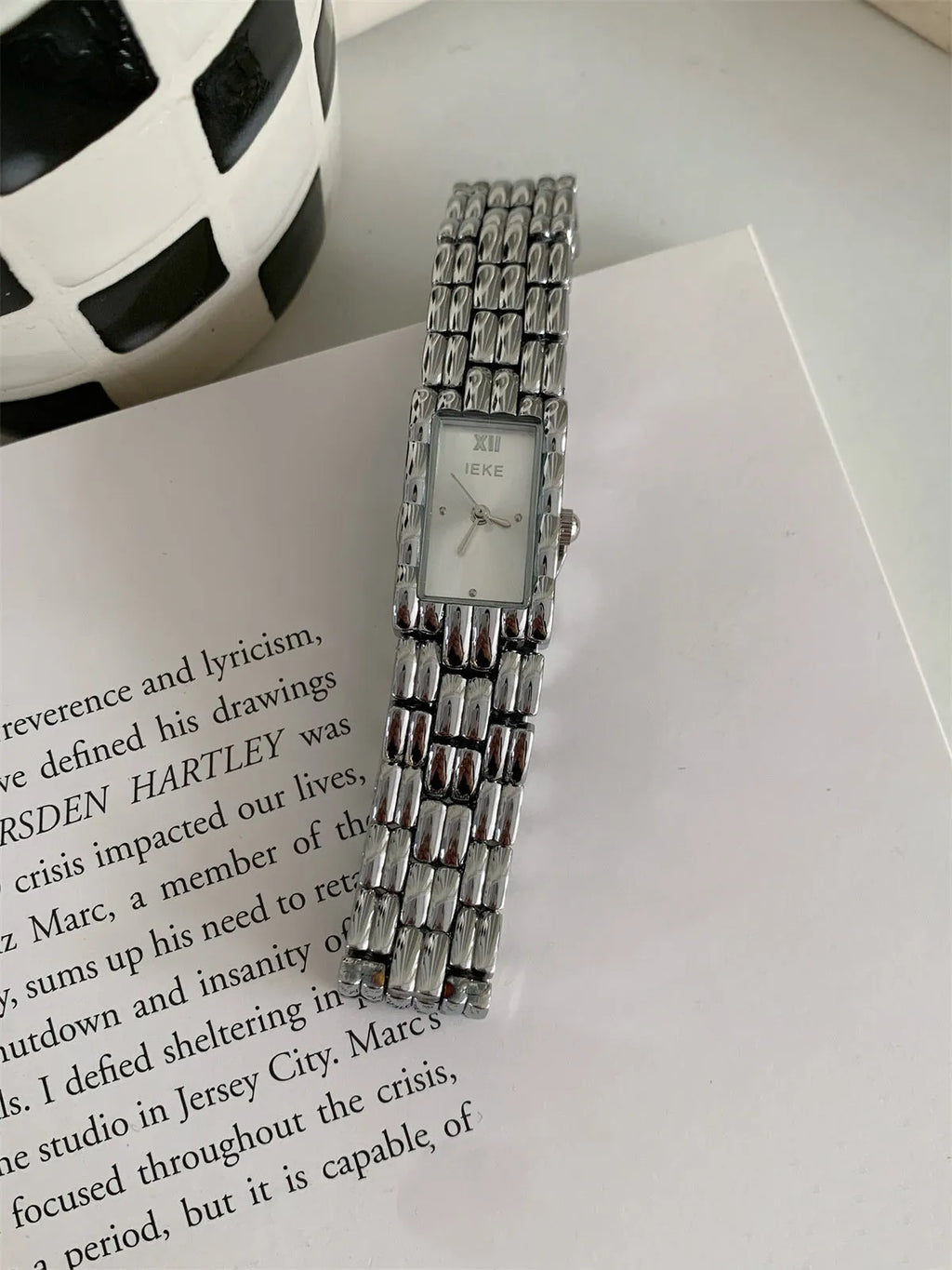 Women's bracelet-style ins watch showing 15mm dial with silver stripe and white surface option