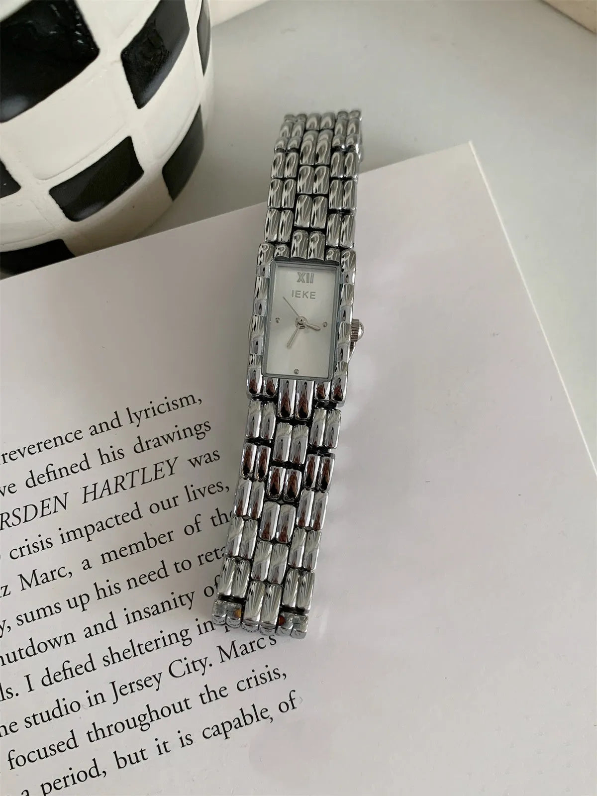 Women's bracelet-style ins watch showing 15mm dial with silver stripe and white surface option
