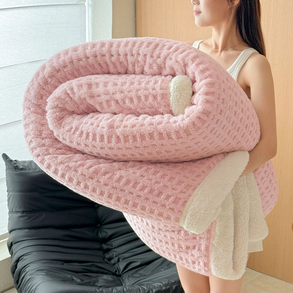 Waffle jacquard double-sided thickened polyester blanket in solid colour with geometric pattern, for office naps and beds
