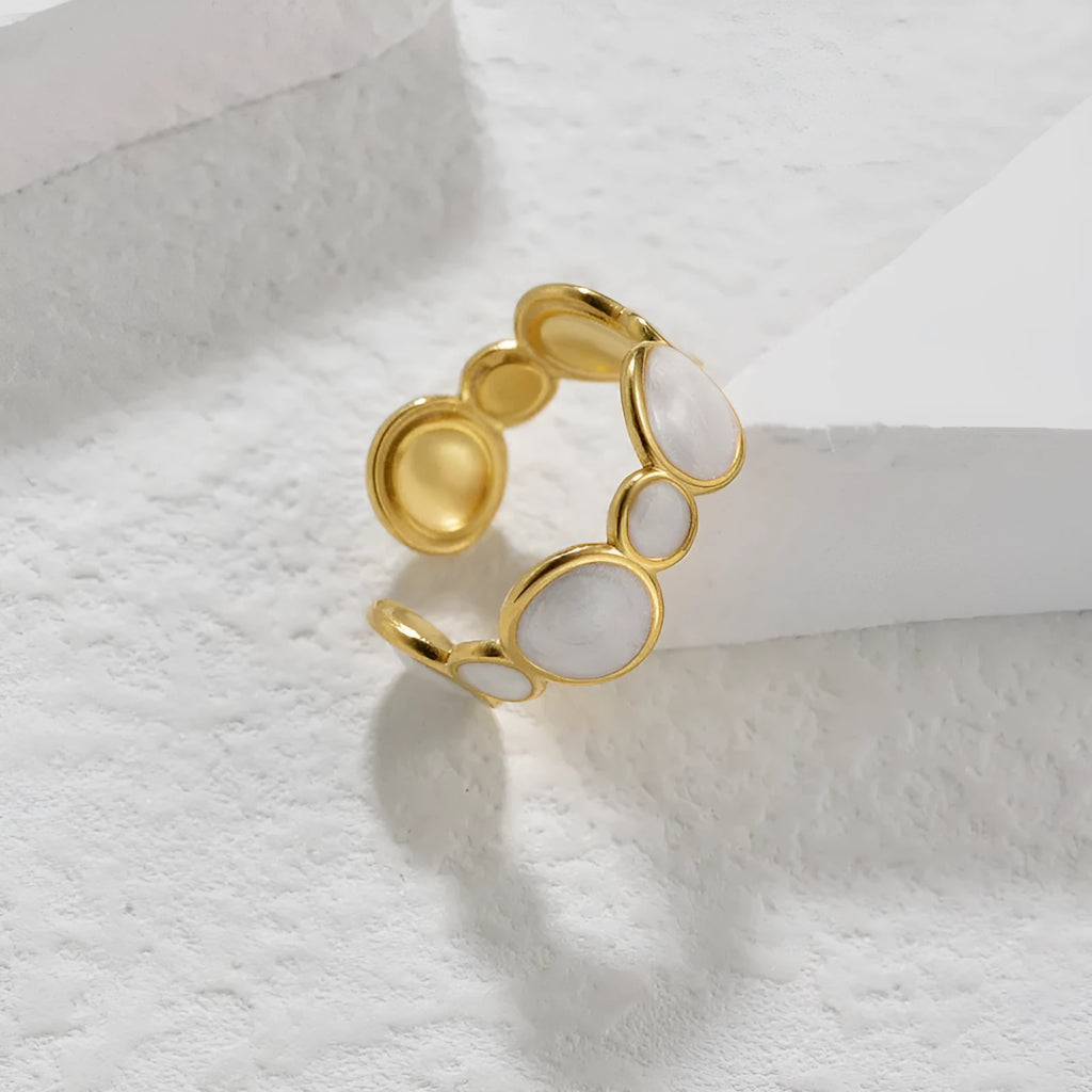 Stainless steel geometric ring with an adjustable opening band for women.