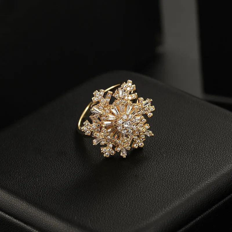 Rotating snowflake ring for women, copper with electroplated finish, adjustable opening, silver colour
