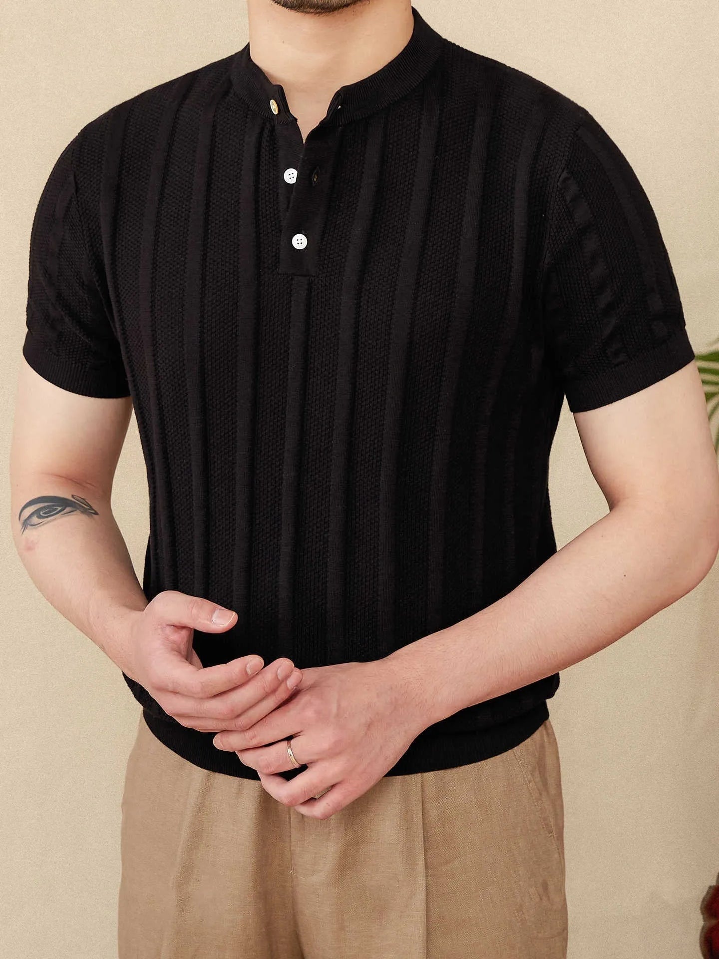 Men's 100% cotton sunken stripe Henry collar short-sleeve T-shirt in creamy-white