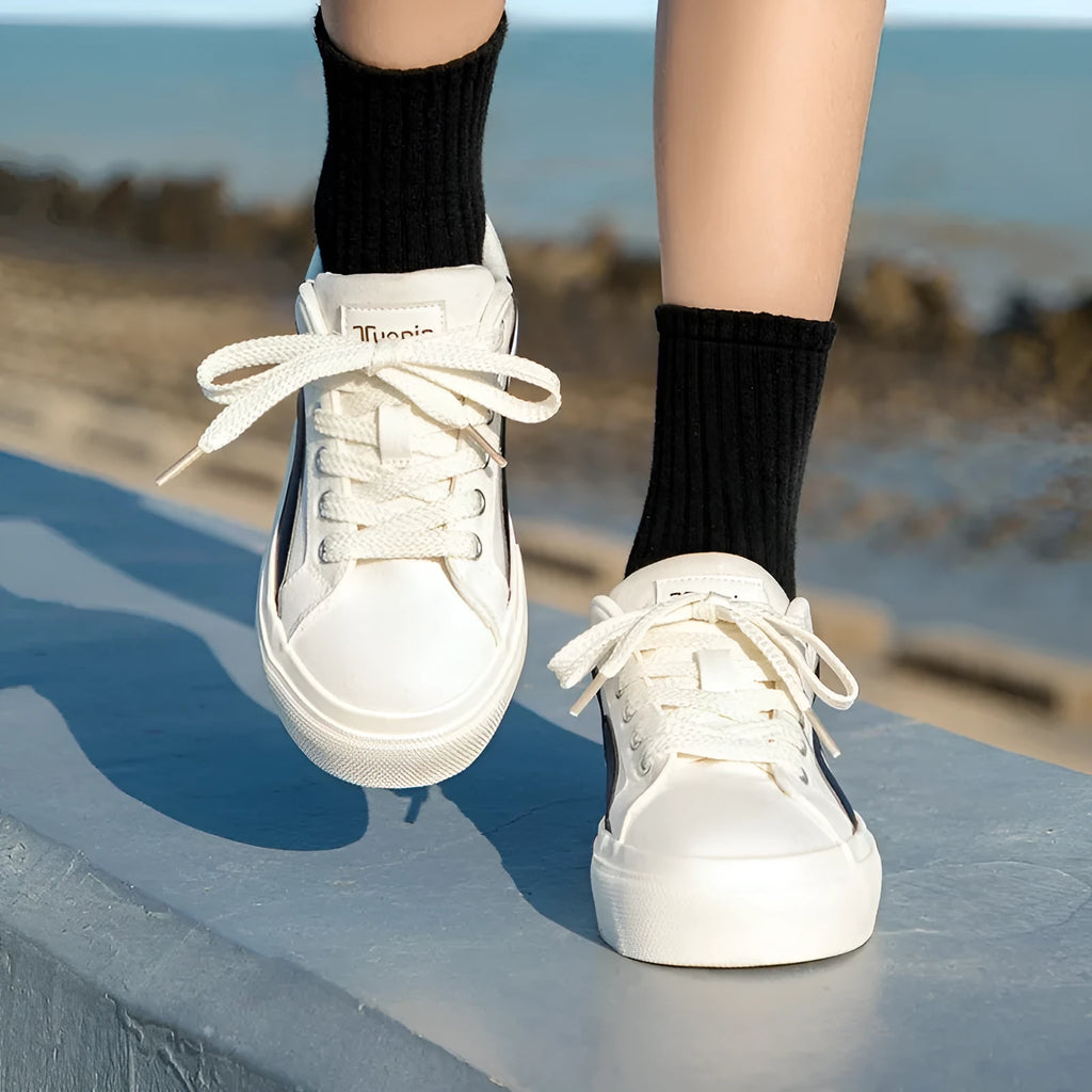 Women's low-top vulcanised board shoes in a black and white colourway with round toe and lace-up front.