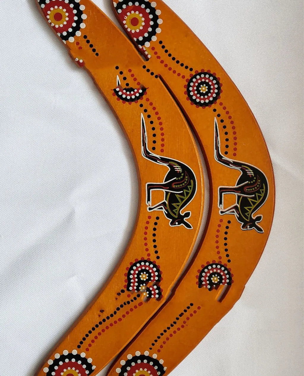 Wooden V-shaped revolving dart in black with flying back mechanism and anime kangaroo image