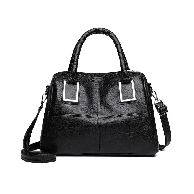 Women's large capacity shoulder bag in horizontal square shape with internal organisation pockets