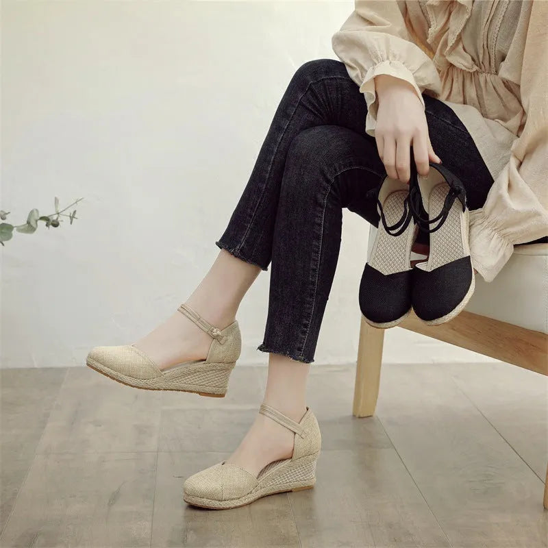 Women's wedge sandals with ankle-strap buckle in beige, plastic upper, slingback style, TPR sole