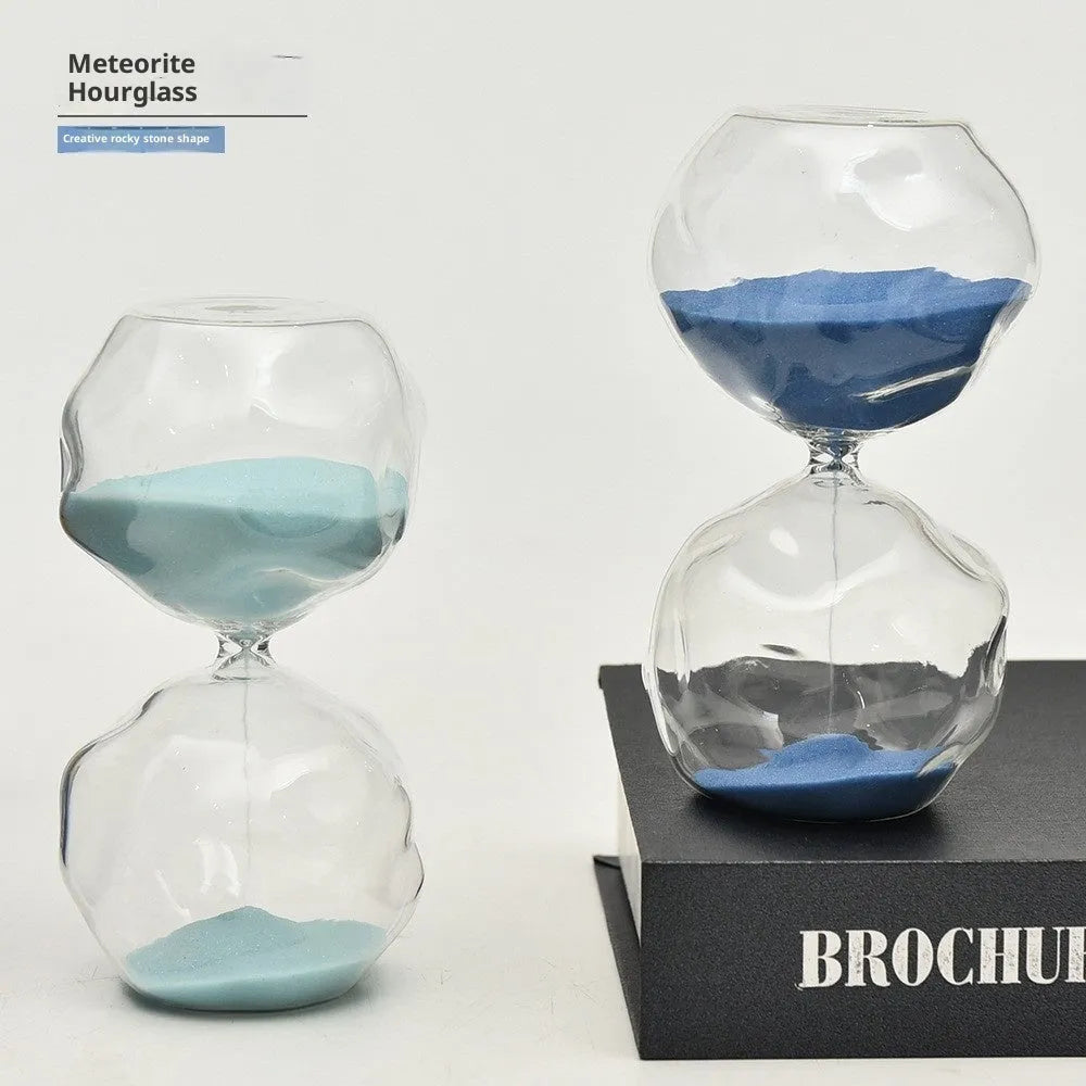 Borosilicate glass sand timer with coloured sand in a European-style blown glass hourglass