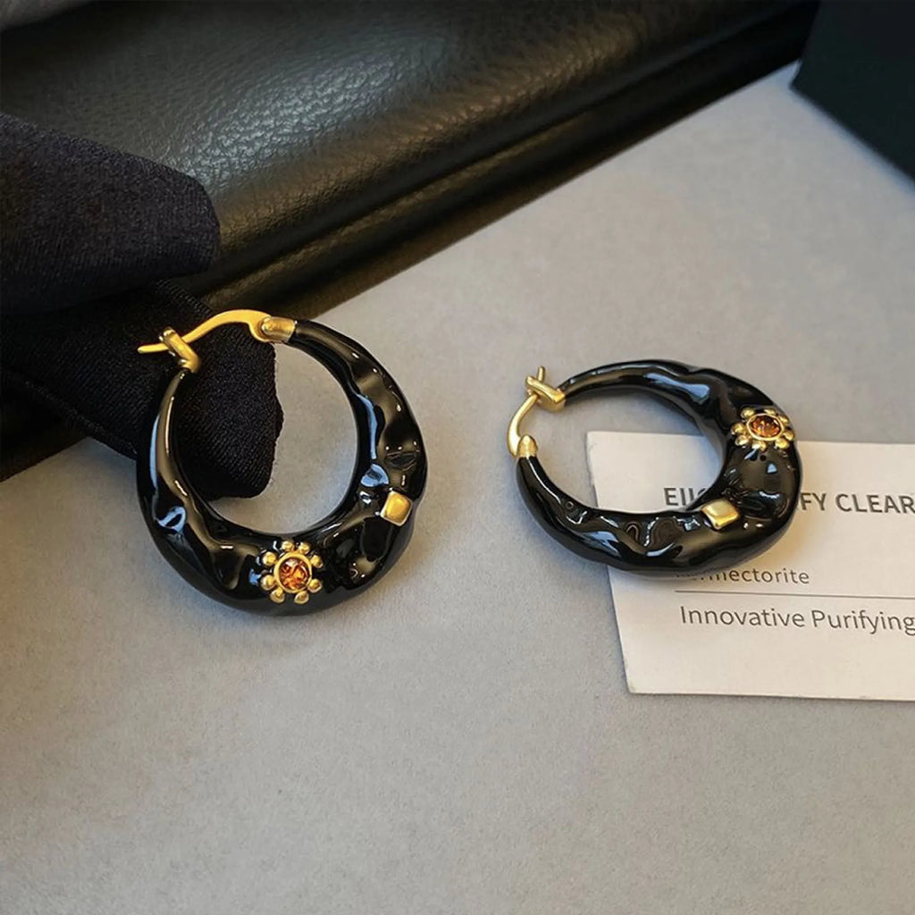 A pair of retro-style alloy ear studs with inlaid rhinestones, shown in black and red colour options.