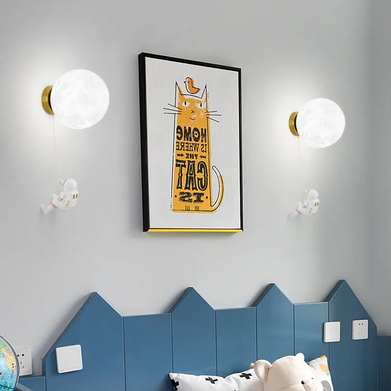 Children's room moon wall lamp in Nordic minimalist style, 15cm diameter, white finish, mounted on wall