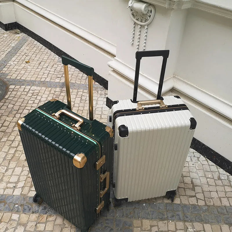 Hard shell ABS+PC suitcase with aluminium frame, anti-theft lock, universal wheels, internal computer and camera compartments