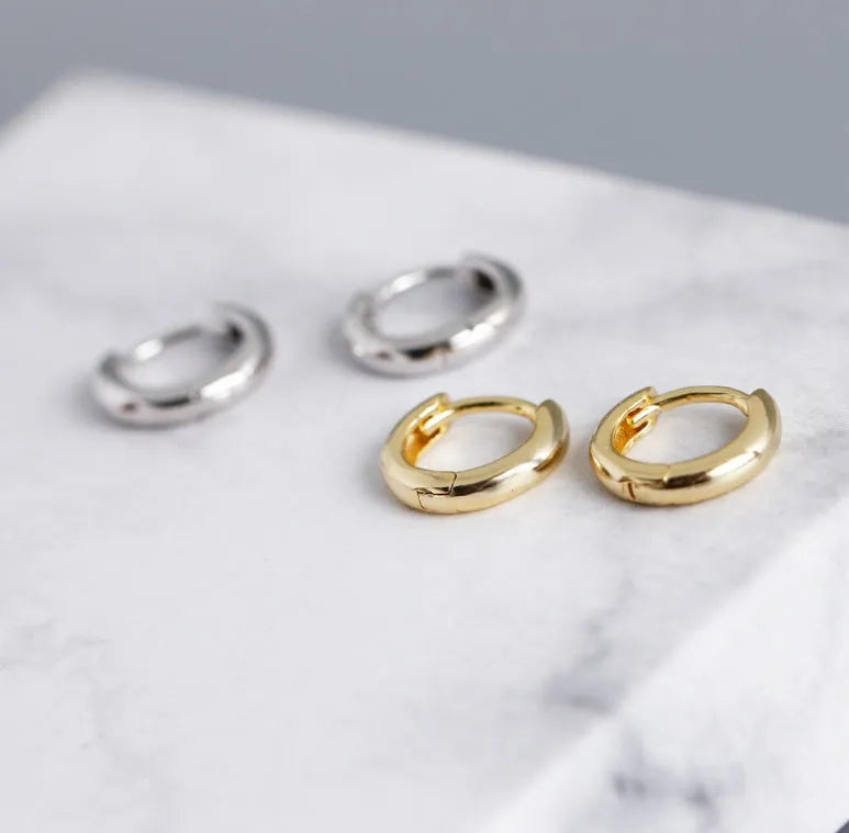 Women's sterling silver round stud earrings in gold and silver finishes
