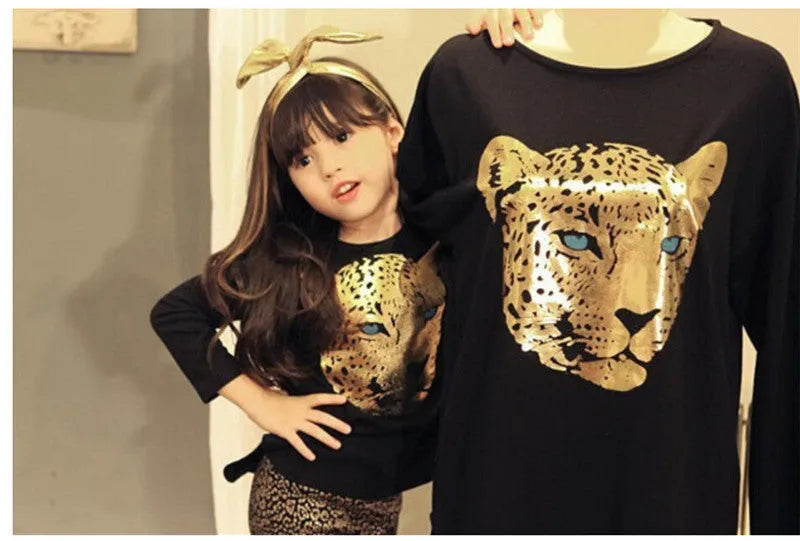 Children's summer two-piece clothing set with short sleeve top and pants in four colour options