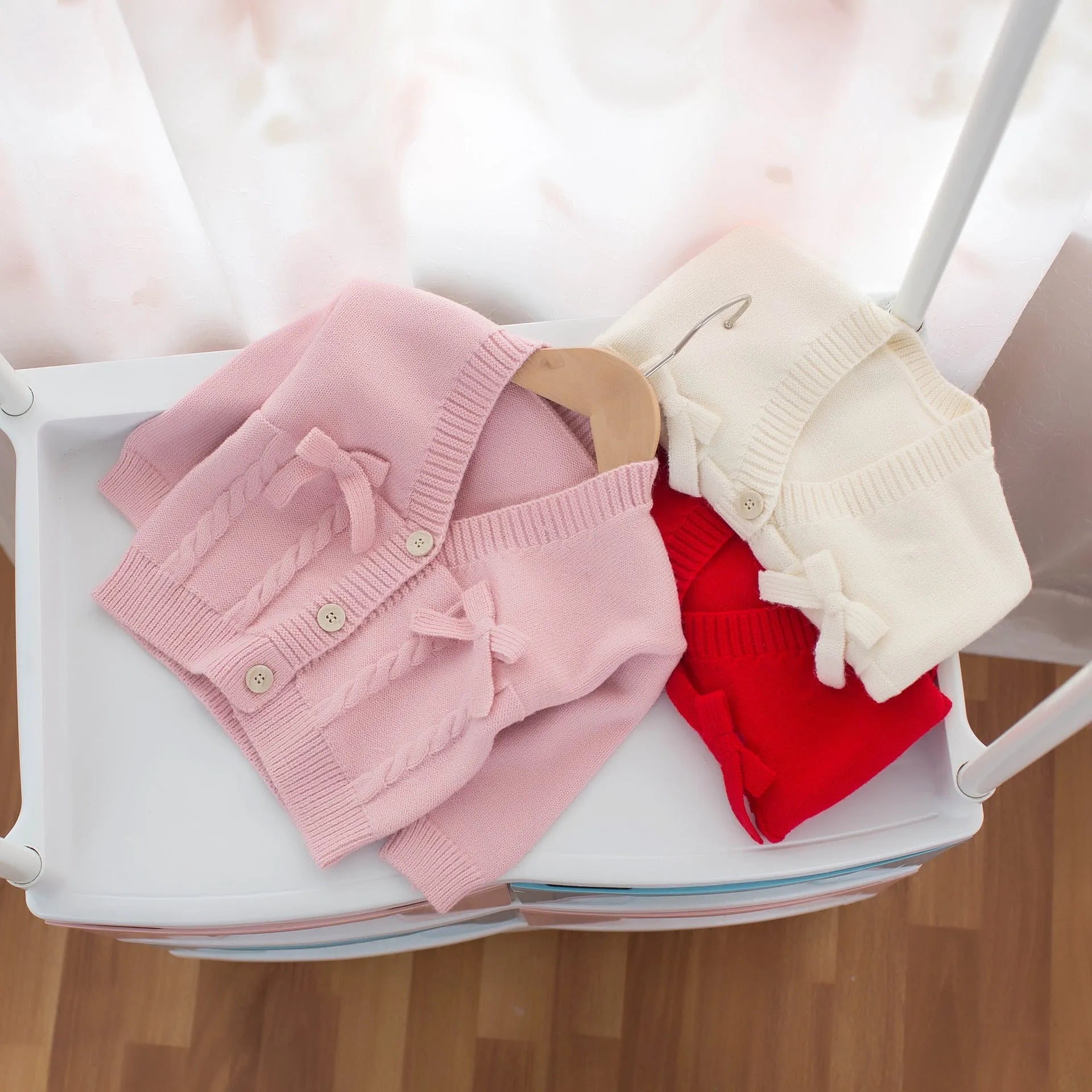 Girls V-neck bow knot cardigan in beige acrylic knit suitable for children 80-120cm tall