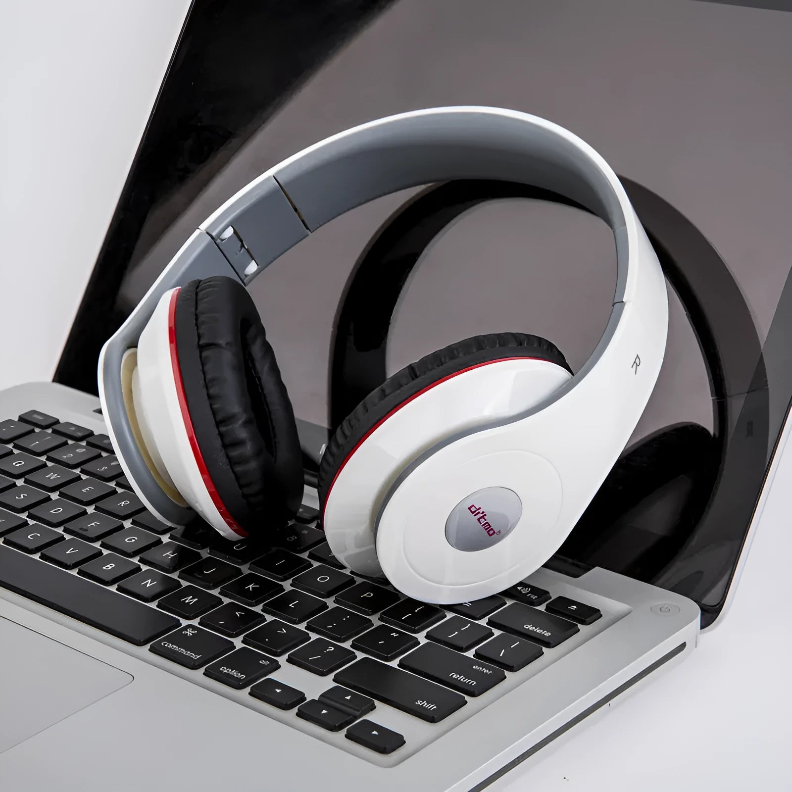 Wired gaming headphone over-ear style heavy bass with inline control microphone on white background