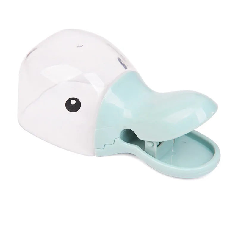 Cat food seal fresh-keeping clip with scoop and belt clip on an opened bag