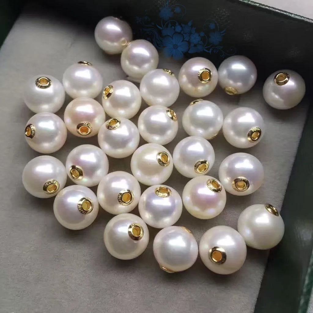Pearl clavicle necklace with mother-of-pearl pendant in 18K gold, available in gold or rose gold.