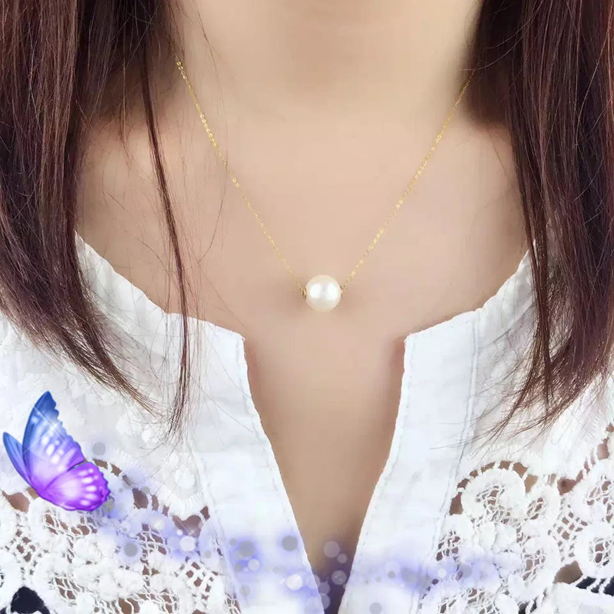 Pearl clavicle necklace with mother-of-pearl pendant in 18K gold, available in gold or rose gold.