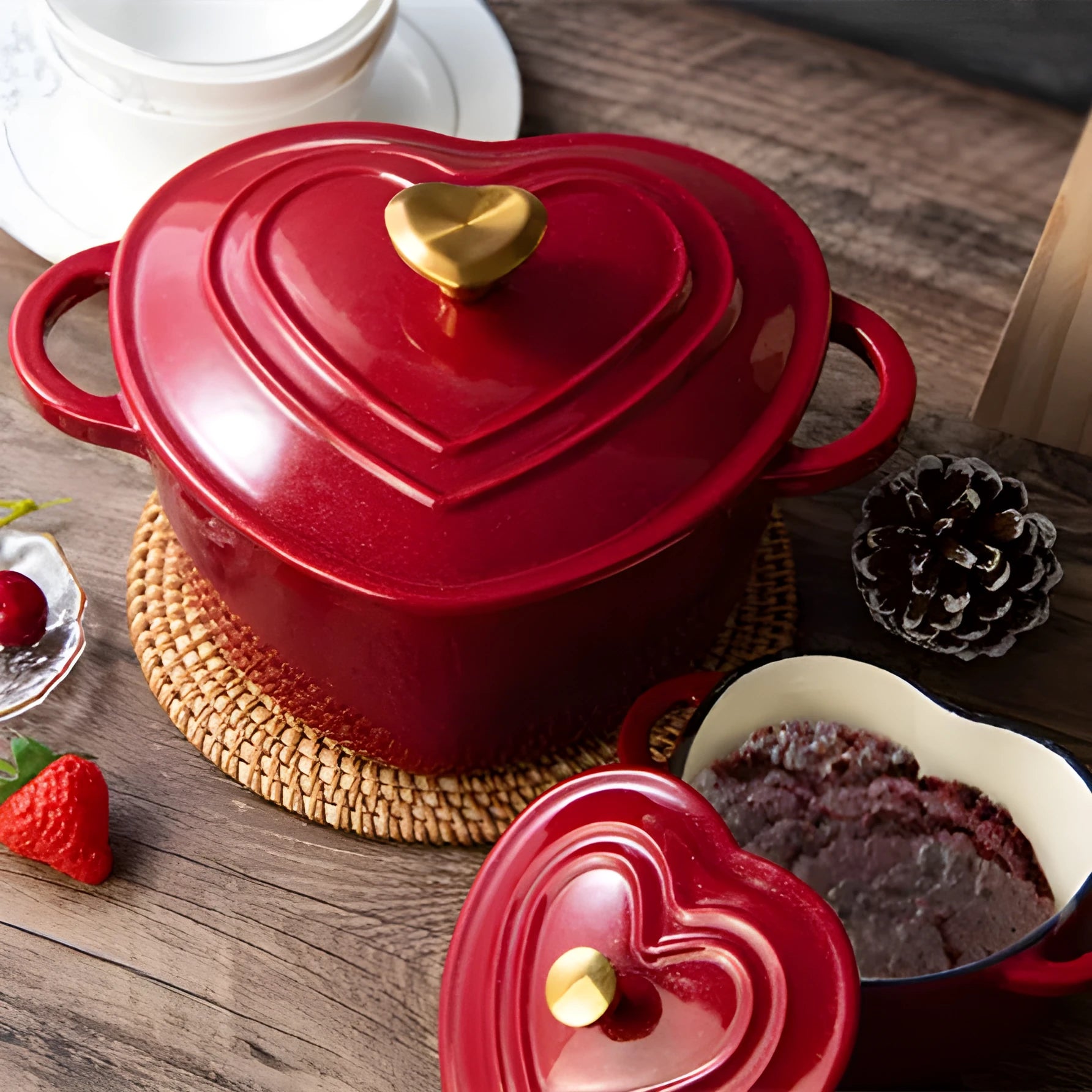 Cast iron heart-shaped enamel soup pot with lid in 11cm size available in multiple colours