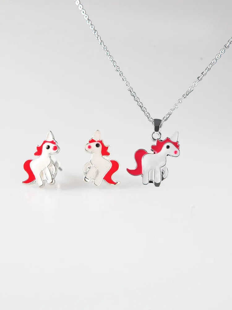 Oil painting pony pendant in golden finish on alloy chain approximately 150mm long