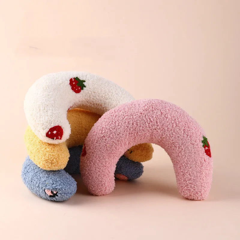 U-shaped cat pillow in white to protect cervical vertebra, made from polyester and PP cotton, size 24x20x7cm