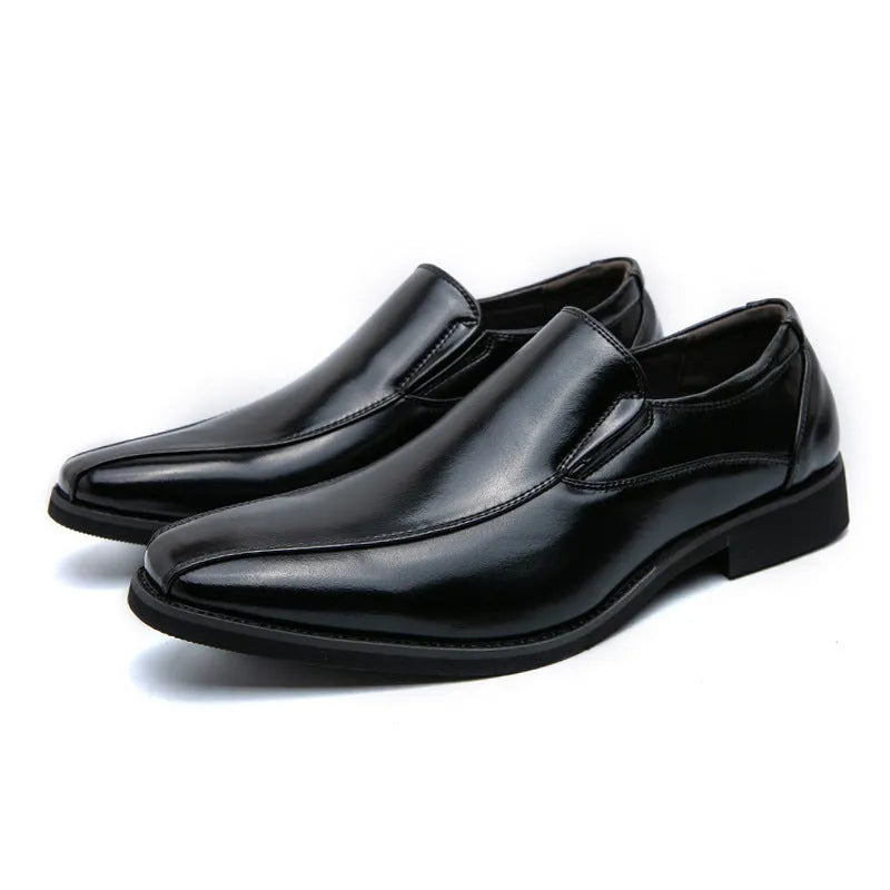 Men's patent leather pointed toe casual shoe in black, breathable waterproof, rubber sole, low tube design