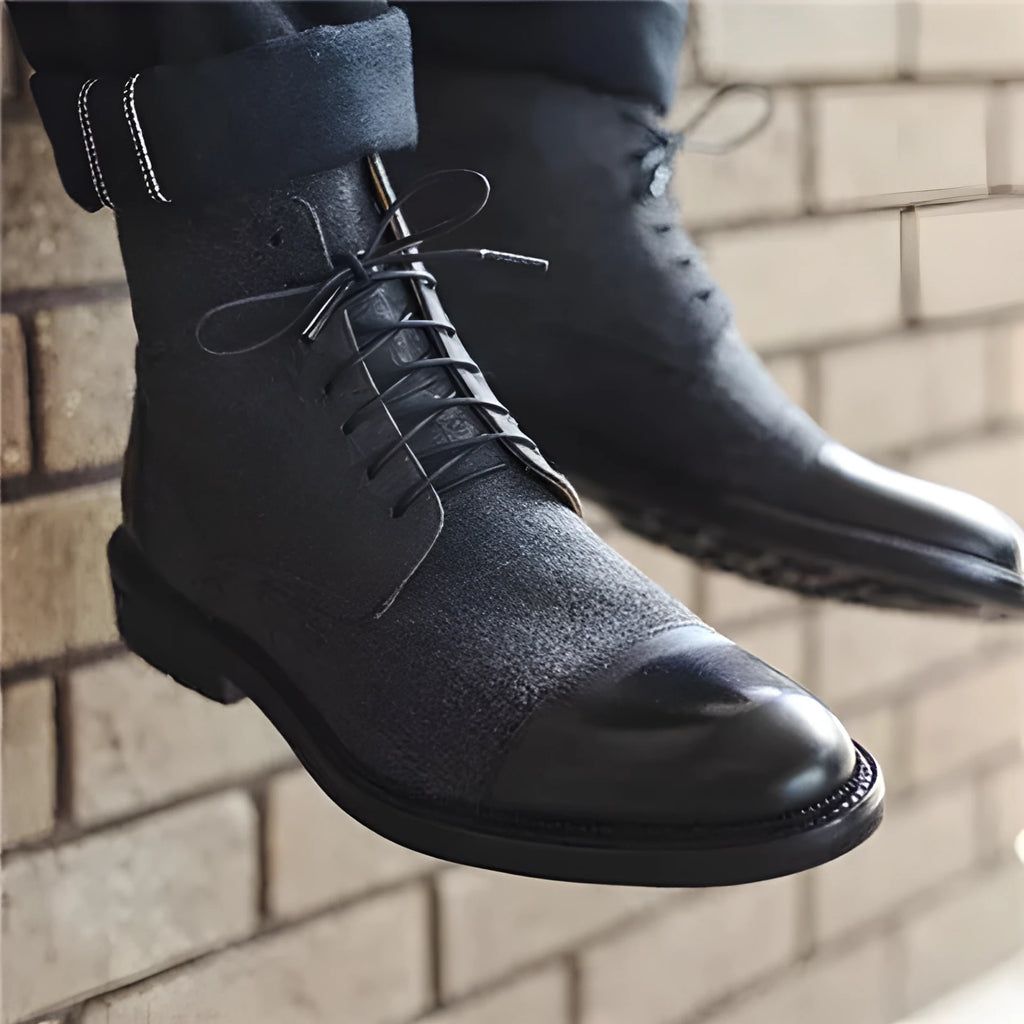 Flat bottom wedge pointed toe men's short boots in pure black artificial PU with sewing thread detailing and thin belt