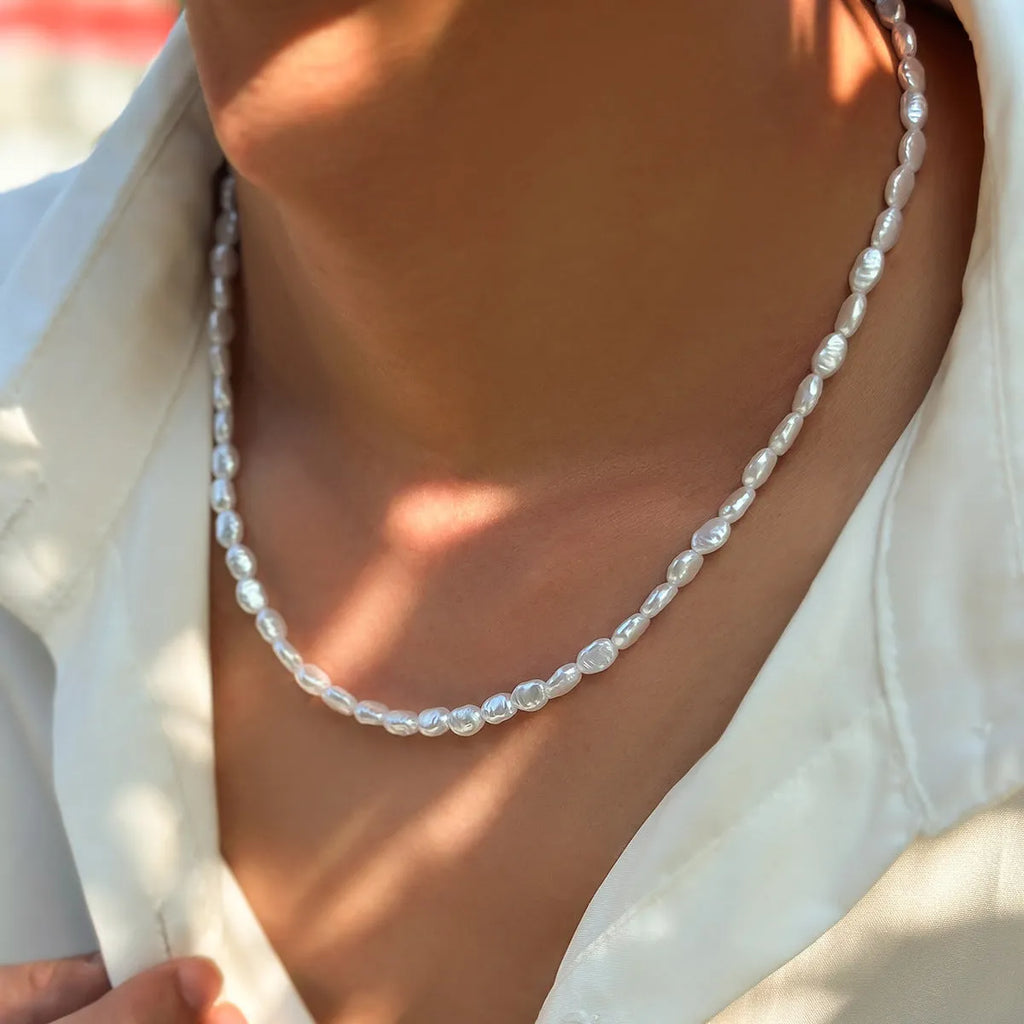 White U-shaped imitation pearl necklace for men with adjustable chain