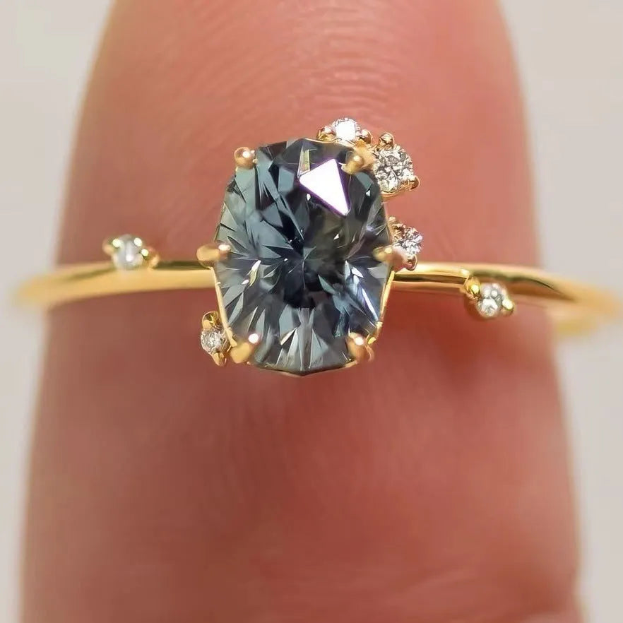Gold-plated women's ring with green zircon stone in flower design on alloy band