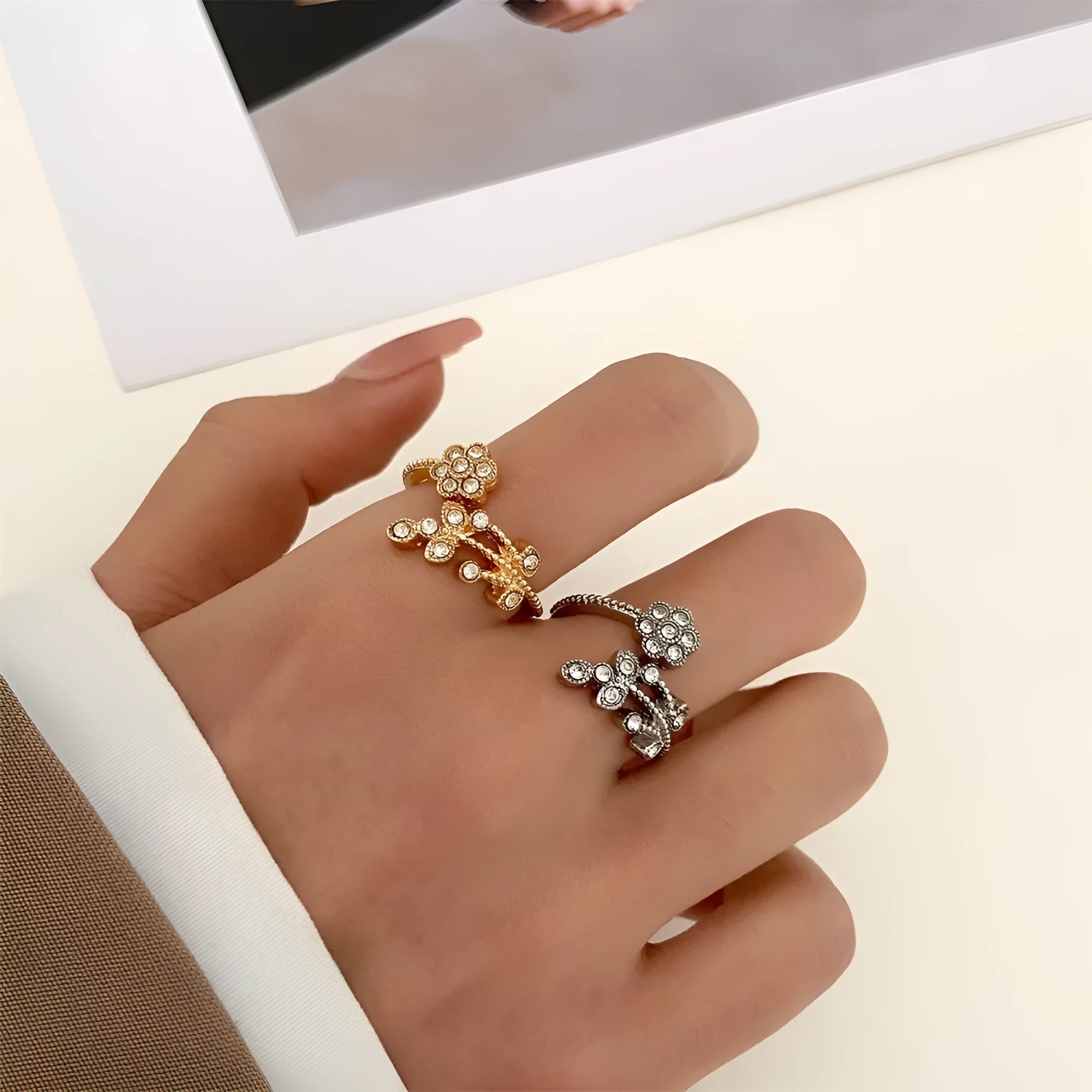 Women's open mouth ring with flower and leaf design in gold or white colour with diamond treatment