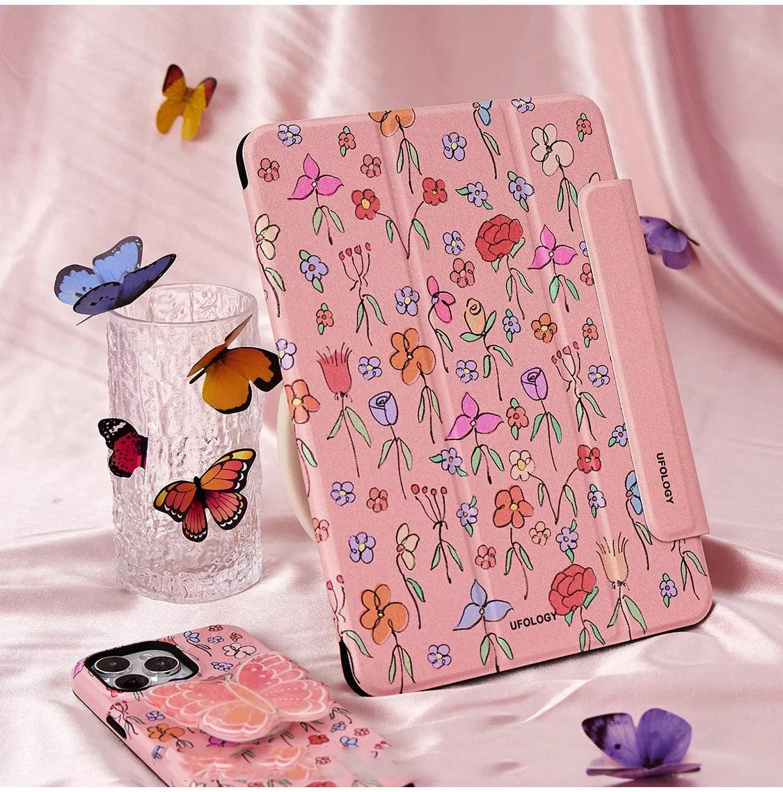 Magnetic closure protective sleeve for iPad Air 5 and Air 4 10.9-inch tablet in polyurethane.