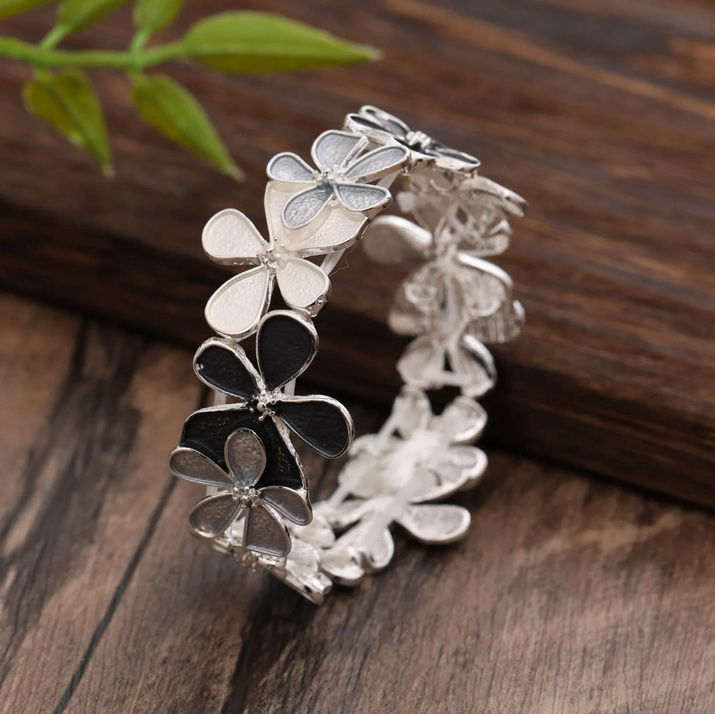 Women's zinc alloy flower elastic bracelet with adjustable band in blue floral design