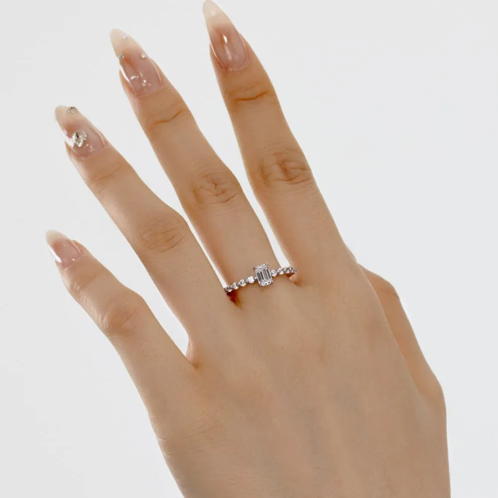 Round diamond ring for women in white gold colour electroplated silver size No 7