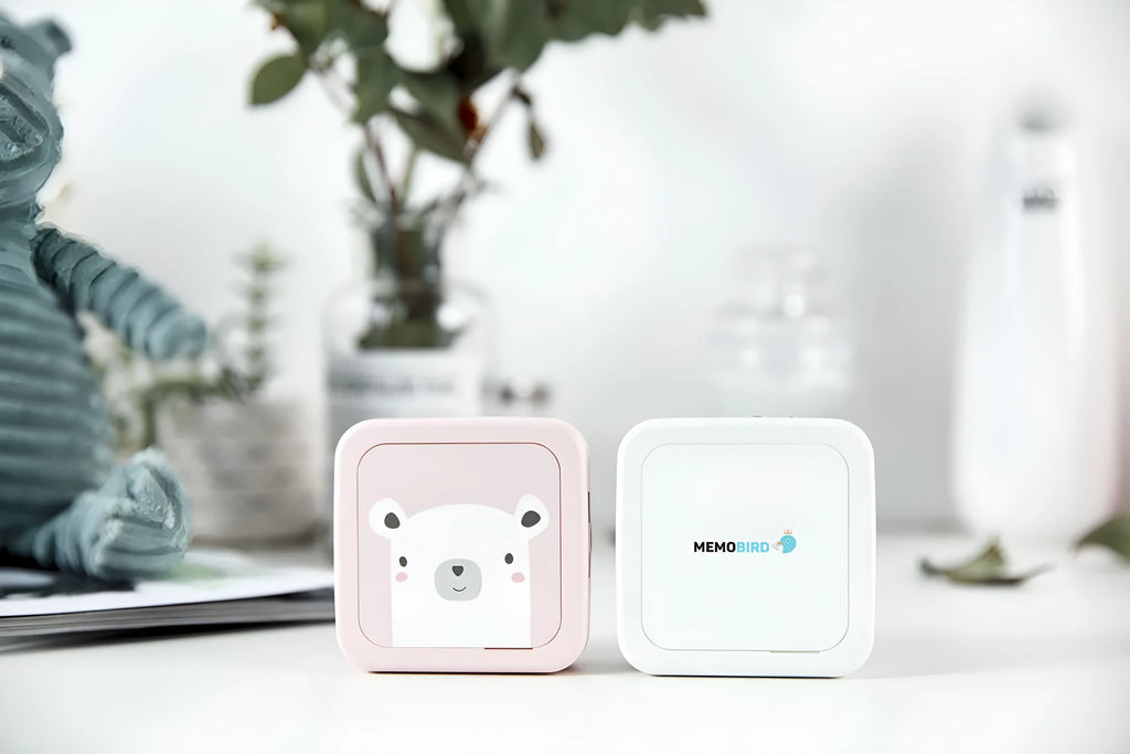 Thermal pocket portable Bluetooth printer in white with 79x79x40mm dimensions and 900mAh battery