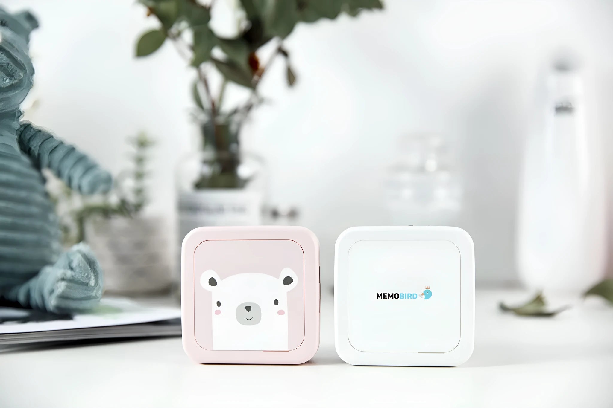 Thermal pocket portable Bluetooth printer in white with 79x79x40mm dimensions and 900mAh battery