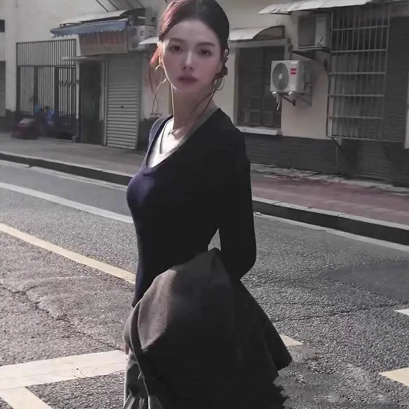 Korean style fake two-piece V-neck knitted bottoming top in black, slim fit, solid colour, polyester, average size