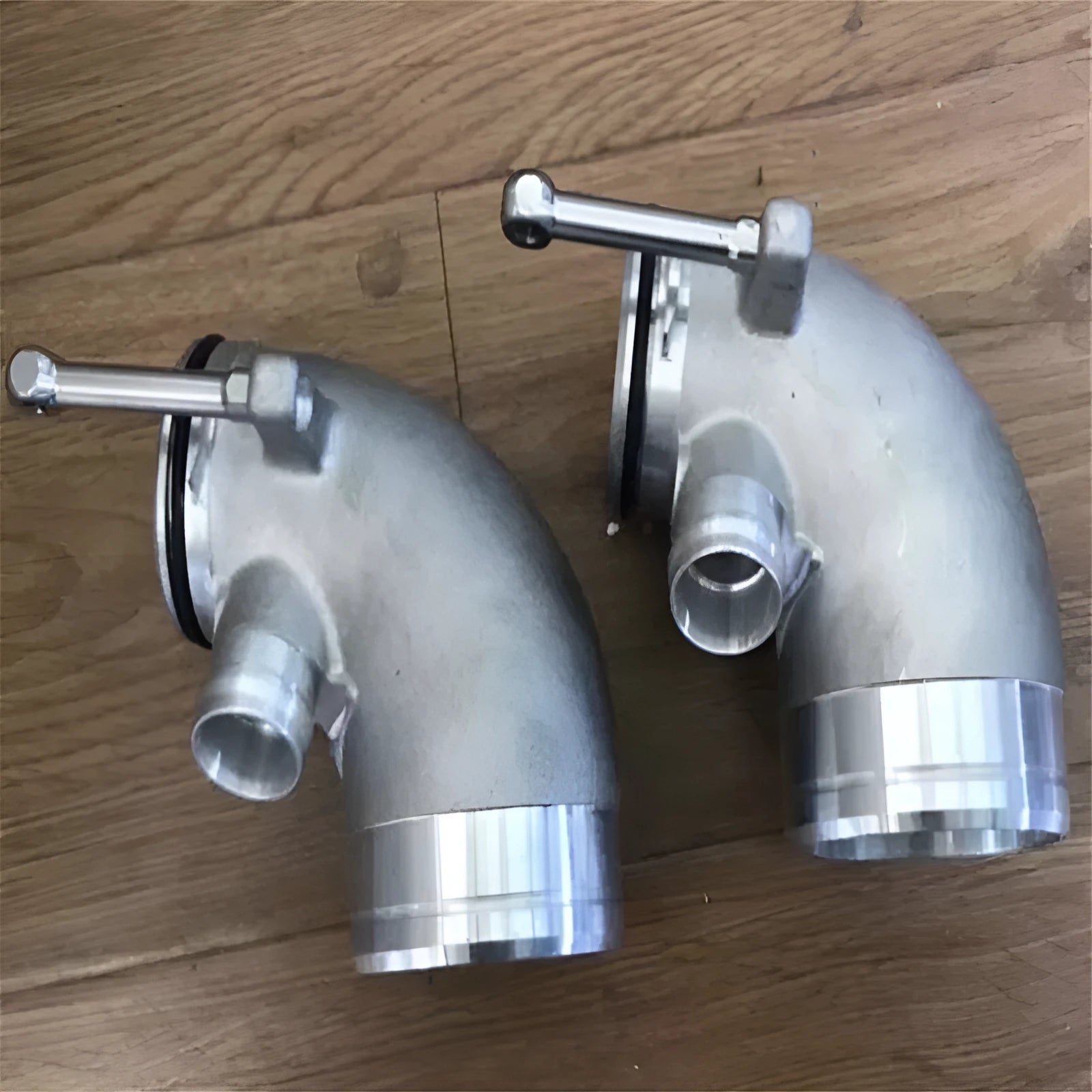 Aluminium alloy 90-degree turbocharger inlet elbow for lateral engine applications, colour as shown.