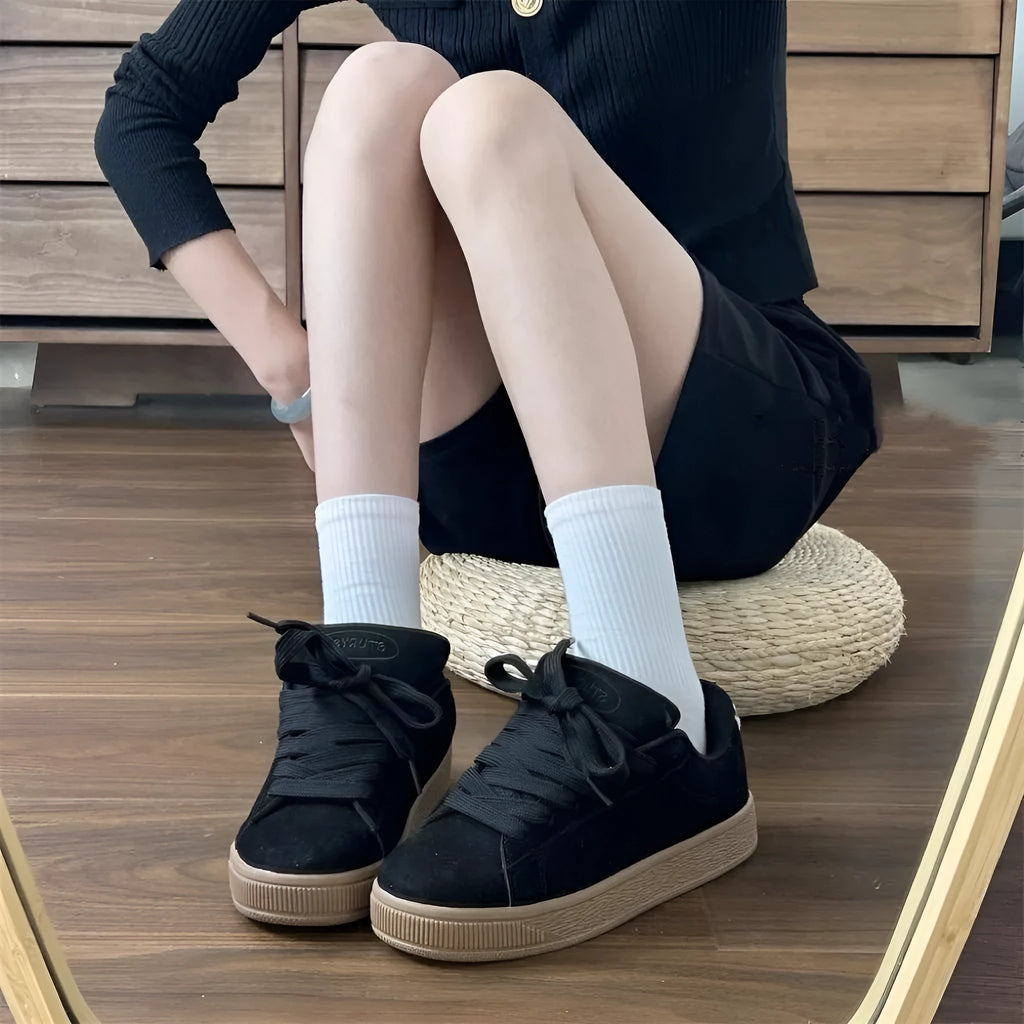 Black retro low-top sneakers with round toe and waterproof platform design