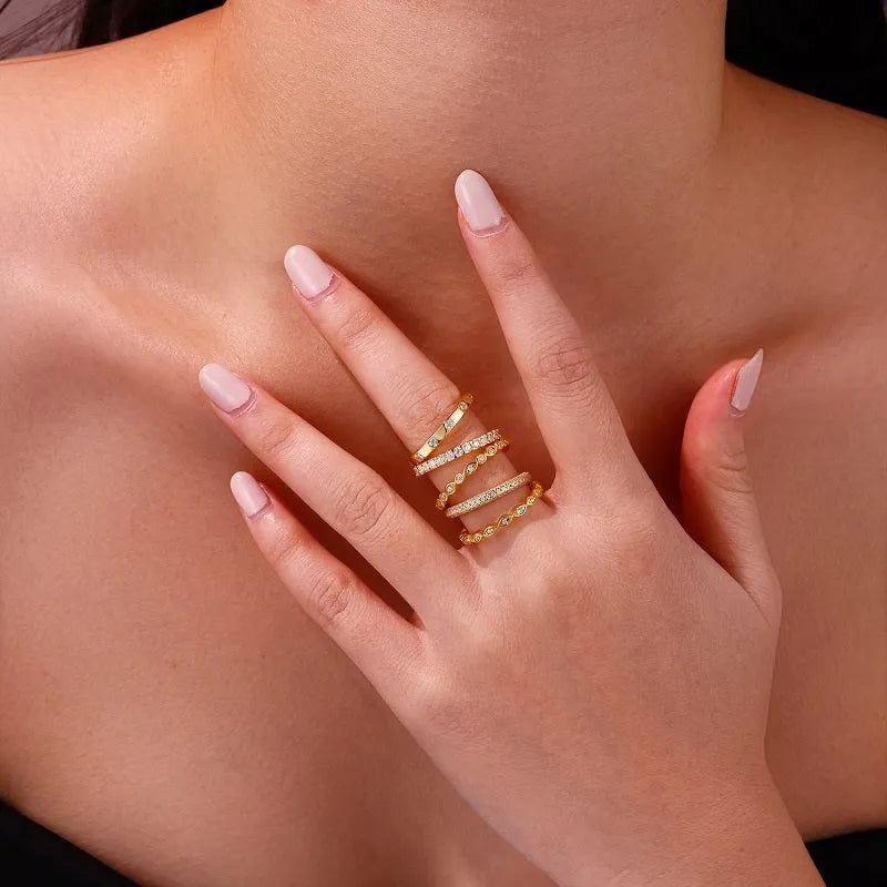 Wedding ring set with top-quality moissanite stones in S925 silver gold-plated yellow gold colour, gift box packaging