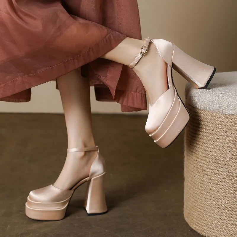 Women's white platform high heels with chunky heel and round toe design