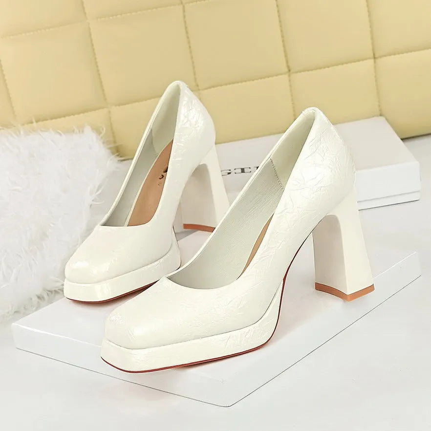 Women's waterproof platform square-toe block heels in solid colour, patent leather upper