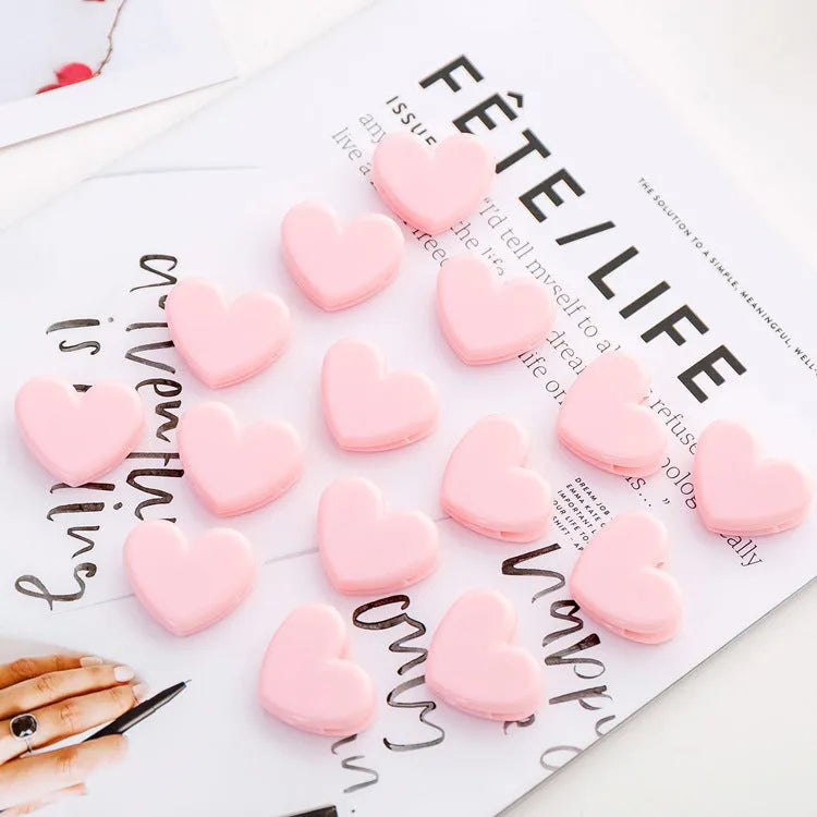 Pink heart-shaped love clip measuring 3.2 x 2.5cm for holding a photo or note