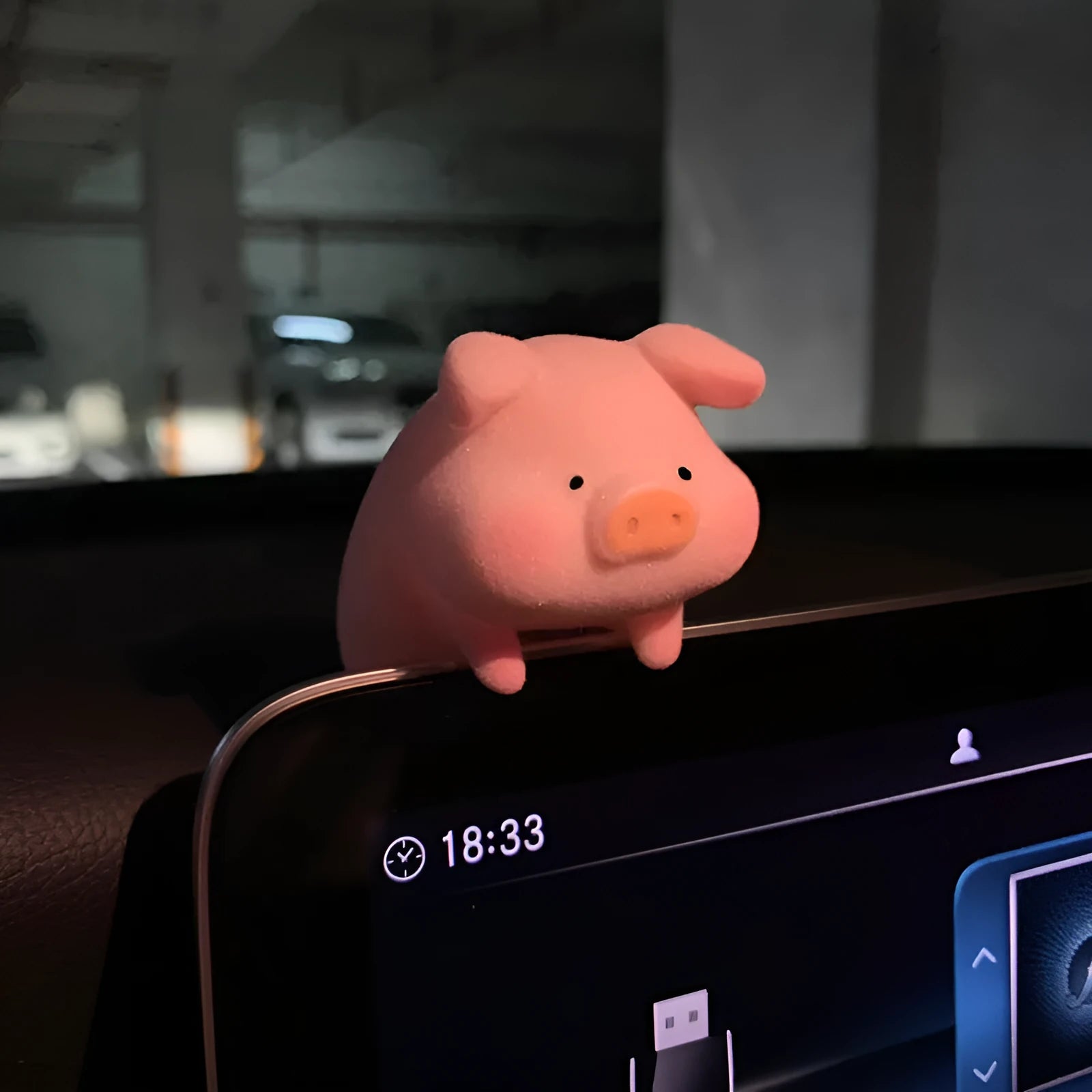 Cartoon pig resin car dashboard ornament decoration accessory