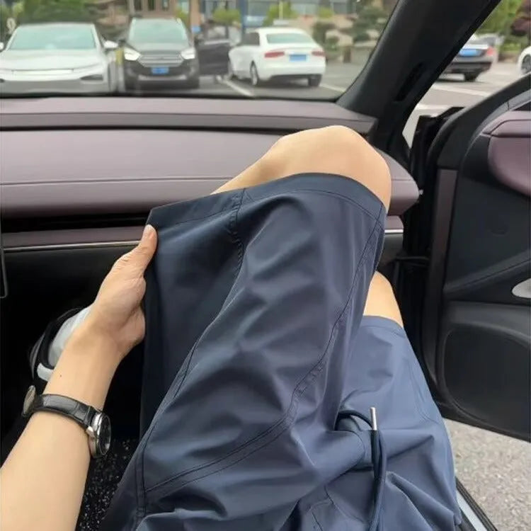 Men's quick-drying polyester sports shorts with slant pockets in black colour
