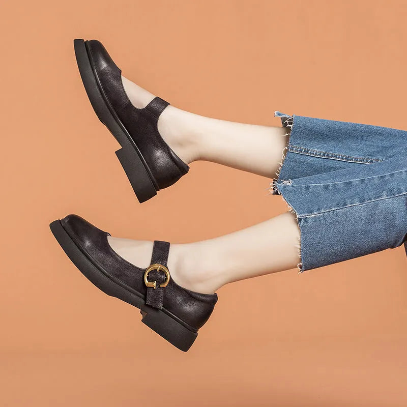 Vintage Mary Jane women's leather shoes with buckle closure in black, round toe, low heel