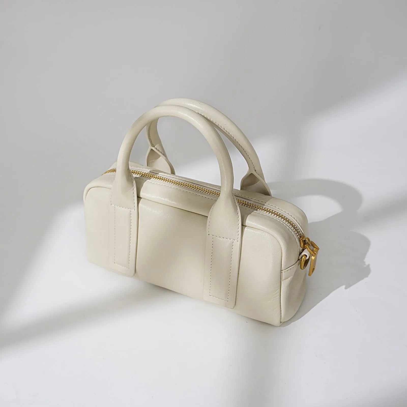 Soft first layer cowhide genuine leather crossbody handbag in brown with sewing line detail and sandwich pocket