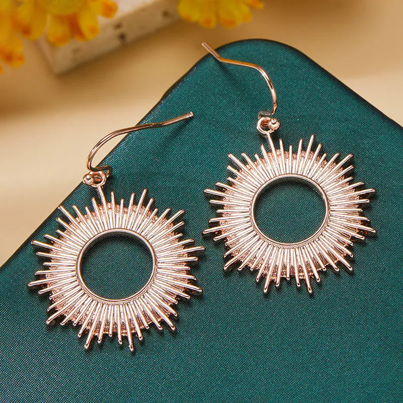 Retro new-style ring hollow-out distressed earrings in electroplated alloy, geometric shape, one pair